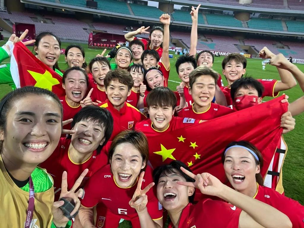 欧博娱乐平台足坛传奇佳话：女足队员青春活力愈战愈勇